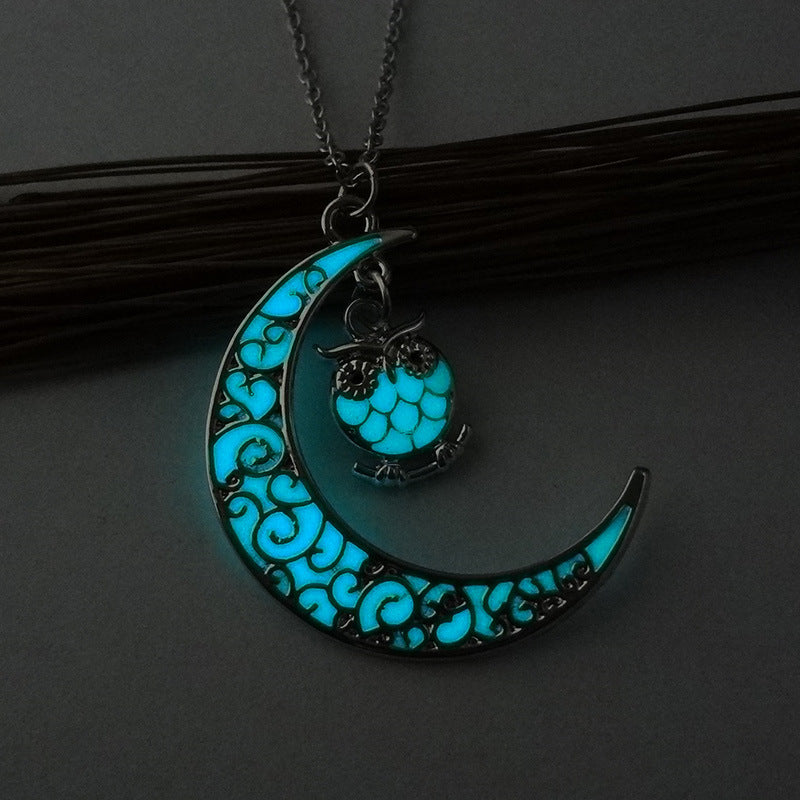 Luminous Pendant Necklace – Silver-Plated Glow-in-the-Dark Jewelry